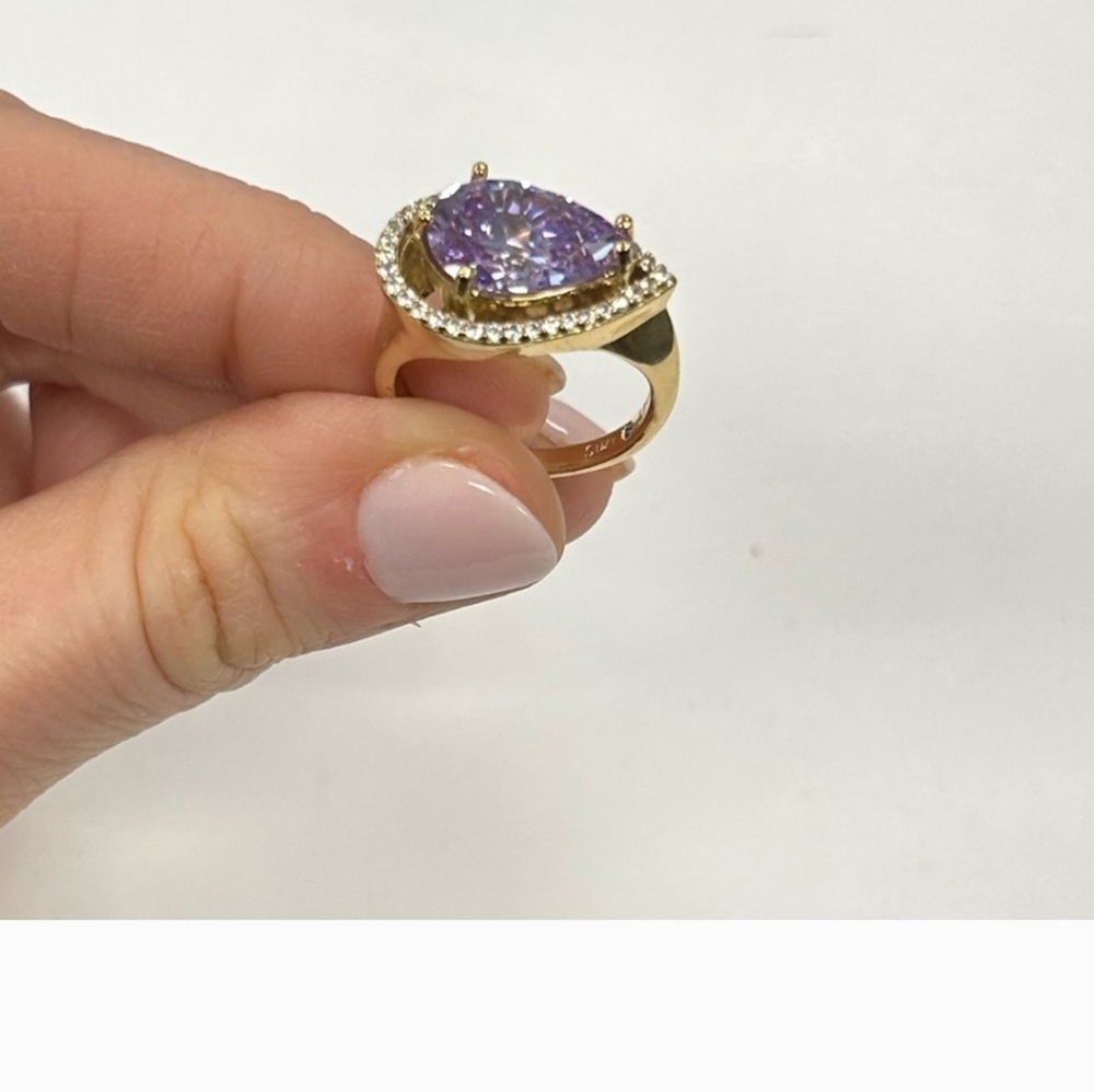 💜▪️Suzy Levian ▪️Yellow Sterling Silver Purple Pearshape CZ Ring Size 7.5 - Picture 6 of 7